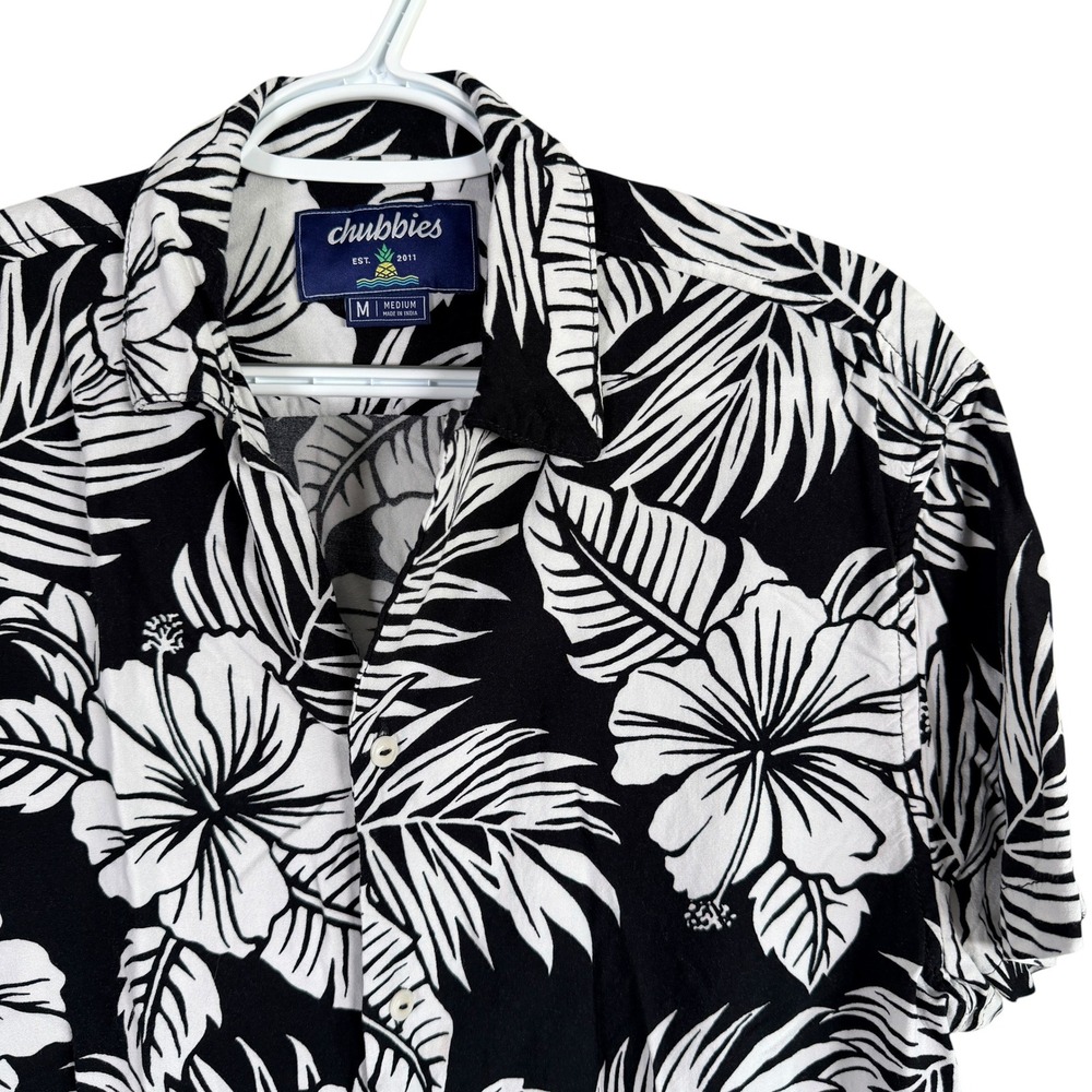 Chubbies Hawaiian Shirt Button Up Mens M Black White Tropical Hibiscus‎ Dad Fit